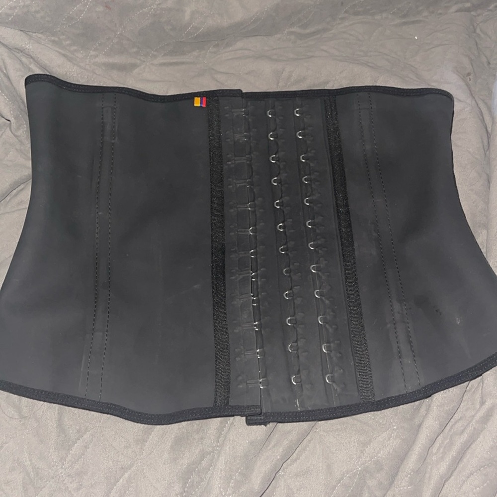 Latex waist trainer 💯 Colombian